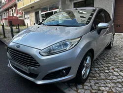 Cinza Usado 2015 Ford Fiesta Titanium Citadino | € 9.900 (Preço justo)