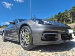 Cinzento Usado 2017 Porsche Panamera Sedan | € 81.970 (Caro)