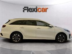 Branco Usado 2022 Kia Ceed Sedan | € 19.490 (Preço justo)