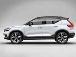 Cinzento Usado 2019 Volvo XC40 Momentum SUV | € 28.490 (Preço justo)