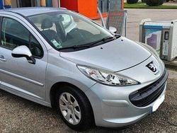 Cinzento Usado 2008 Peugeot 207 Sedan | € 3.750 (Preço justo)