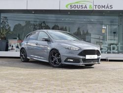 Cinzento Usado 2015 Ford Focus ST | € 14.900