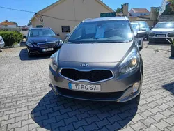 Cinzento Usado 2015 Kia Carens Monovolume | € 12.450 (Preço justo)