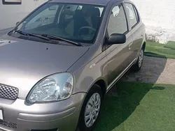Cinza Usado 2004 Toyota Yaris | € 3.980 (Preço elevado)