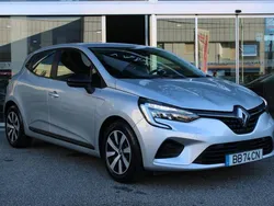 Cinzento Usado 2023 Renault Clio V Evolution Citadino | € 15.900 (Bom preço)