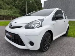 Branco Usado 2013 Toyota Aygo X-cite Citadino | € 6.149