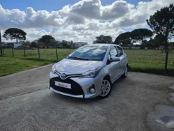 Cinzento Usado 2015 Toyota Yaris Hybrid | € 13.950 (Preço justo)