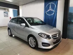 Cinzento Usado 2015 Mercedes B180 Monovolume | € 16.240 (Preço elevado)