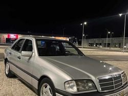 Cinzento Usado 2005 Mercedes C200 Sedan | € 2.000
