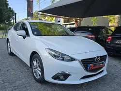 Branco Usado 2017 Mazda 3 Evolve Citadino | € 15.900
