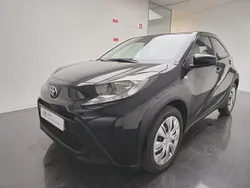 Preto (pintura metalizada) Usado 2024 Toyota Aygo X-play Citadino | € 17.750 (Preço elevado)