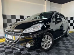 Usado 2015 Peugeot 208 Allure Citadino | € 8.800 (Preço justo)