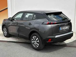 Cinzento Usado 2023 Peugeot 2008 Active SUV | € 21.990 (Preço justo)