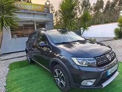 Cinza Usado 2020 Dacia Sandero Essentiel Citadino | € 11.500