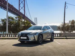 Cinzento Usado 2019 Lexus UX SUV | € 29.750 (Preço justo)