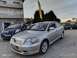 Cinza Usado 2003 Toyota Avensis Sedan | € 4.399