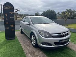Cinza Usado 2006 Opel Astra Coupé | € 4.900