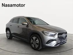 Cinzento escuro metalizado Usado 2023 Mercedes GLA180 SUV | € 43.900 (Preço justo)
