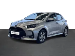 Cinza (pintura metalizada) Usado 2024 Toyota Yaris Comfort | € 24.000
