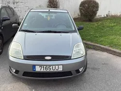 Cinzento Usado 2002 Ford Fiesta Citadino | € 2.750 (Preço justo)