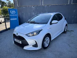 Branco Usado 2021 Toyota Yaris Hybrid Comfort | € 19.450 (Preço justo)