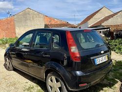 Usado 2003 Ford Fiesta Sedan | € 1.800 (Preço justo)