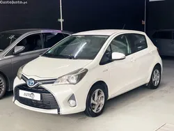 Branco Usado 2015 Toyota Yaris Hybrid Active Citadino | € 14.990 (Preço elevado)