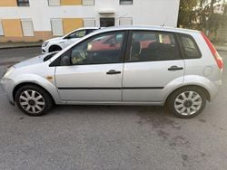Usado 2004 Ford Fiesta Sedan | € 1.950 (Preço justo)
