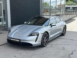 Cinza Usado 2024 Porsche Taycan Performance Package Sedan | € 79.900 (Bom preço)