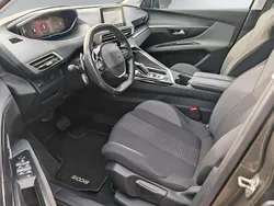 Cinzento Usado 2020 Peugeot 5008 Monovolume | € 24.499 (Preço justo)