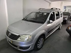 Cinzento prata metalizado Usado 2011 Dacia Logan Comfort Sedan | € 5.750