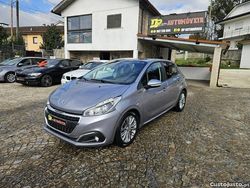 Cinza Usado 2019 Peugeot 208 Signature Sky Citadino | € 10.900 (Preço justo)