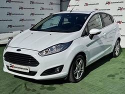 Branco Usado 2015 Ford Fiesta Titanium Citadino | € 9.990 (Preço justo)