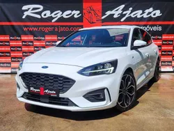 Branco (metalizado) Usado 2018 Ford Focus Vignale Sedan | € 20.490 (Caro)