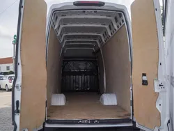 Branco Usado 2023 Iveco Daily Sedan | € 32.500 (Preço justo)