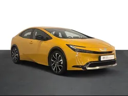 Amarelo (pintura metalizada) Usado 2025 Toyota Prius Luxury Citadino | € 44.500 (Preço justo)