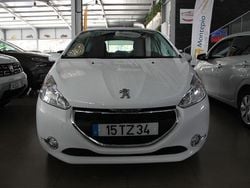 Branco Usado 2013 Peugeot 208 Citadino | € 8.000 (Preço justo)