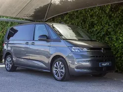Cinzento Usado 2022 VW Multivan Style Monovolume | € 39.500