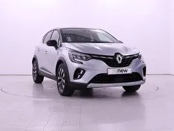 Cinzento highland / tejadilho preto estrela Usado 2023 Renault Captur SUV | € 20.700 (Preço justo)