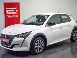 Branco Usado 2023 Peugeot e-208 Active Citadino | € 20.500 (Bom preço)