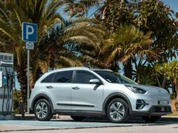 Cinzento Usado 2021 Kia e-Niro SUV | € 33.900