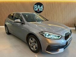 Cinza Usado 2022 BMW 116 Luxury Line Citadino | € 23.990 (Preço justo)