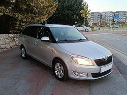 Cinza Usado 2012 Skoda Fabia Citadino | € 7.200 (Preço justo)