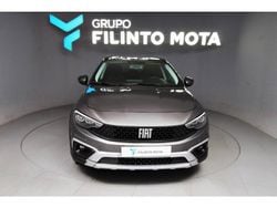 Cinzento Usado 2023 Fiat Tipo Cross Sedan | € 17.940 (Preço justo)