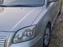Usado 2004 Toyota Avensis Sedan | € 4.800