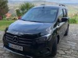 Preto Usado 2023 Mercedes T180 Monovolume | € 33.000