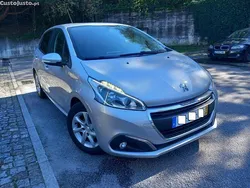 Cinza Usado 2018 Peugeot 206 Active Citadino | € 10.990
