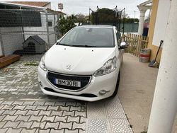 Usado 2015 Peugeot 208 Style Citadino | € 6.500 (Preço justo)