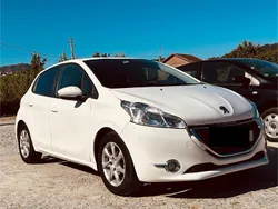 Usado 2015 Peugeot 208 Active Citadino | € 9.500 (Caro)