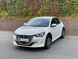 Branco Usado 2020 Peugeot e-208 Active Citadino | € 14.900 (Preço justo)
